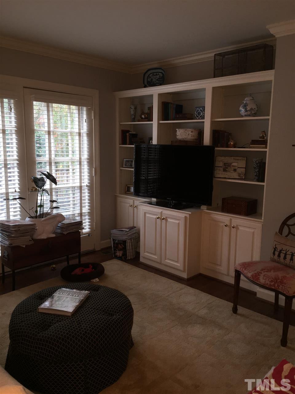 910 Blenheim Drive Raleigh, NC 27612 - Photo 4 of 11 a living room with furniture