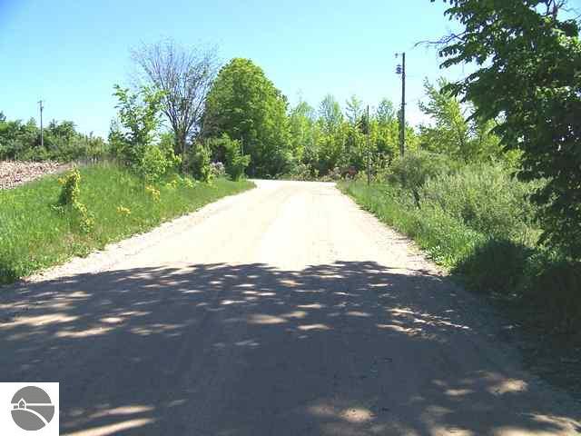 5033 Stricker Road Traverse City, MI 49684 - Photo 10 of 25 1734109-9.JPG