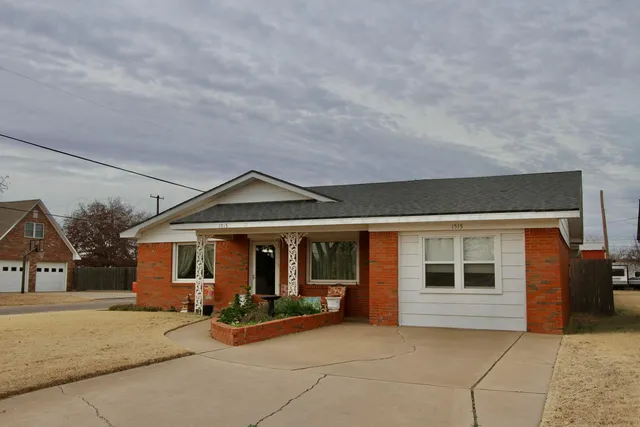 $195,000 | 1515 Dalhart Street, Wellington, TX 79095