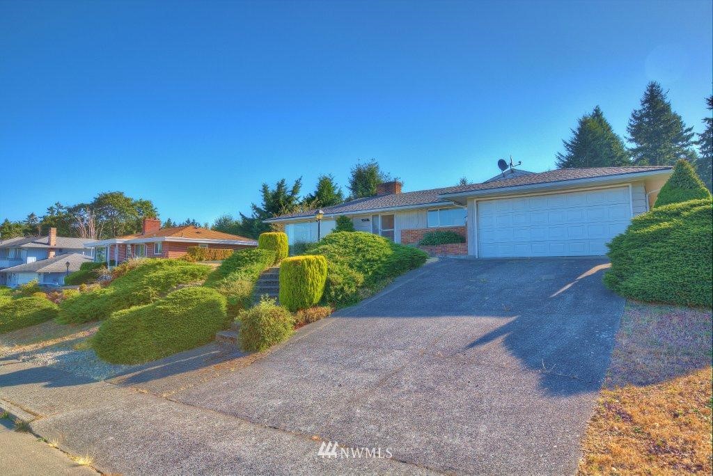 114 Monterey Place Northeast Renton, WA 98056 - Photo 2 of 12