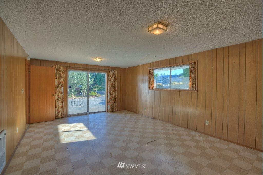 114 Monterey Place Northeast Renton, WA 98056 - Photo 8 of 12