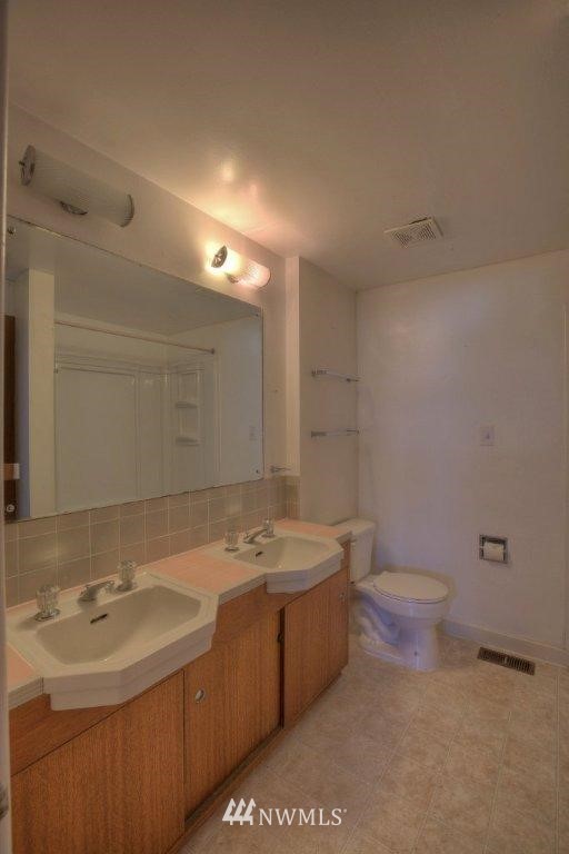 114 Monterey Place Northeast Renton, WA 98056 - Photo 9 of 12