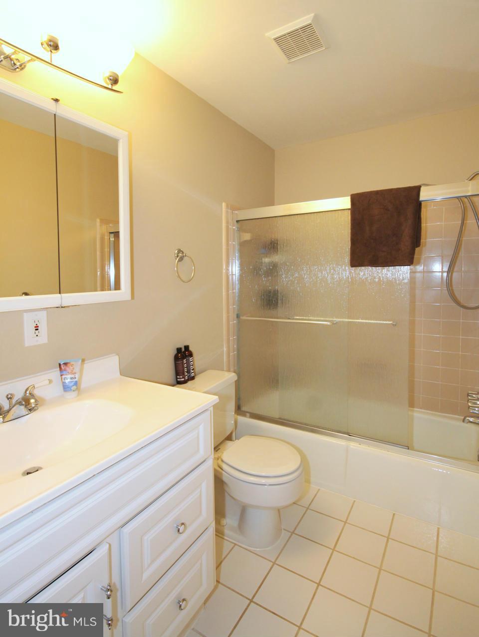 5442 Calvin Court Springfield, VA 22151 - Photo 19 of 26 Bath
