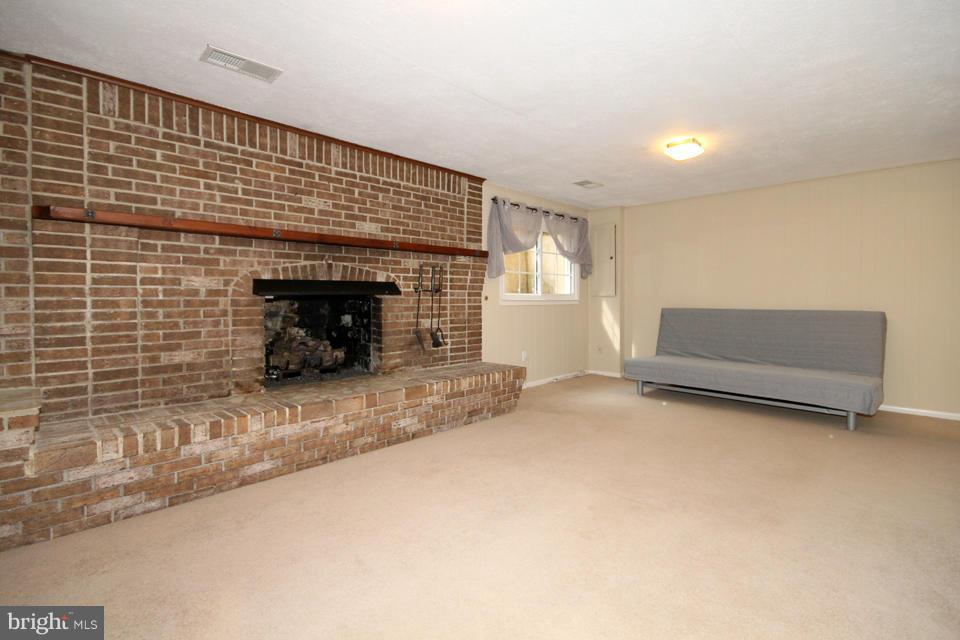 5442 Calvin Court Springfield, VA 22151 - Photo 21 of 26 Family Room
