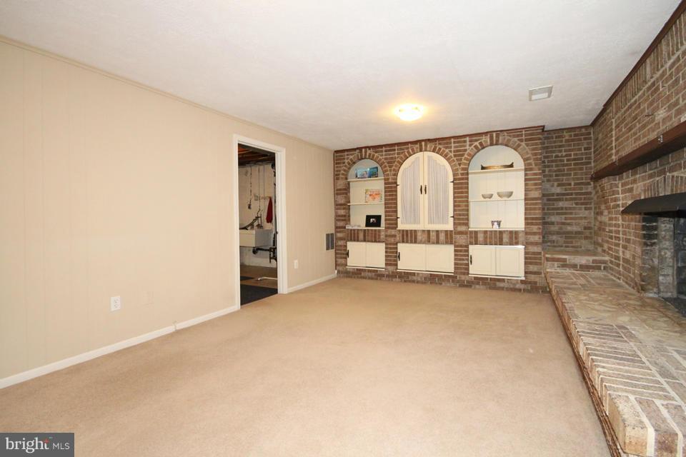 5442 Calvin Court Springfield, VA 22151 - Photo 23 of 26 Family Room