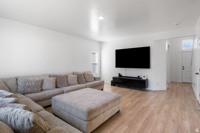 815 West Powderwood Lane Mapleton, UT 84664 - Photo 6 of 34 Living room