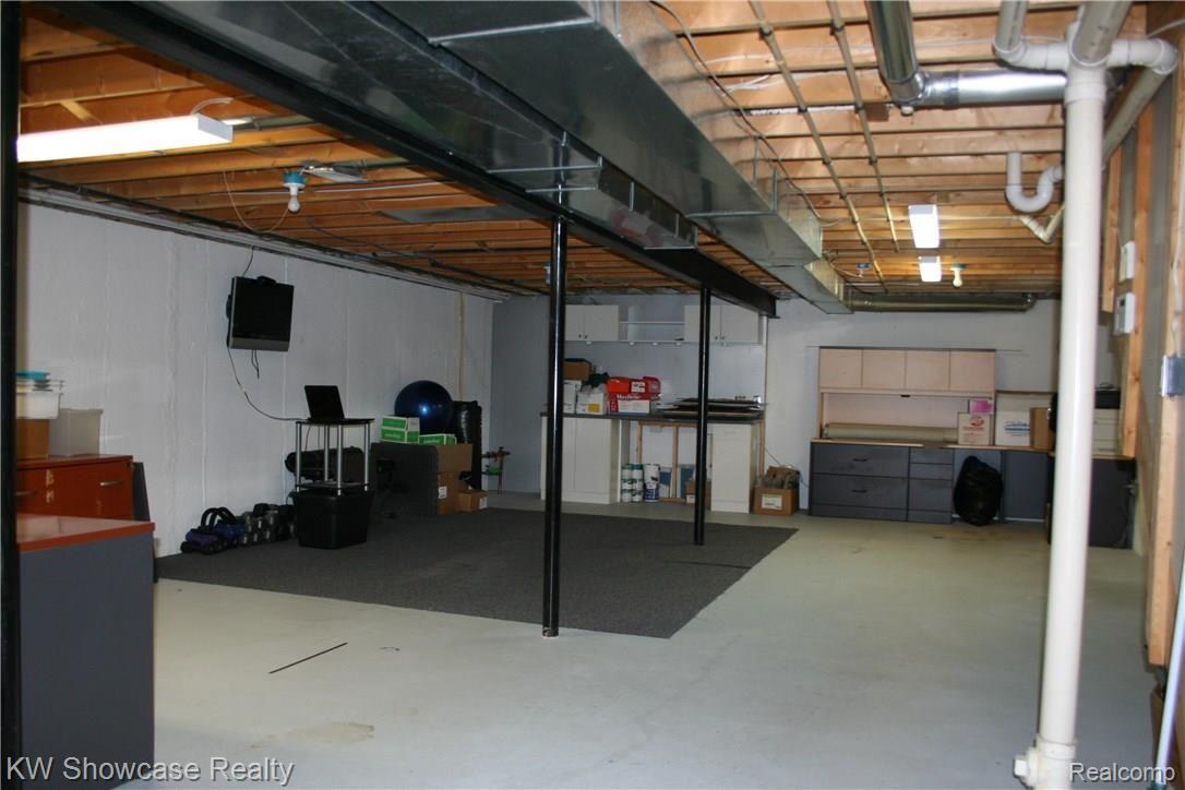 80 Pine Tree Ridge, Unit 29 Waterford, MI 48327 - Photo 13 of 15 Full basement!!