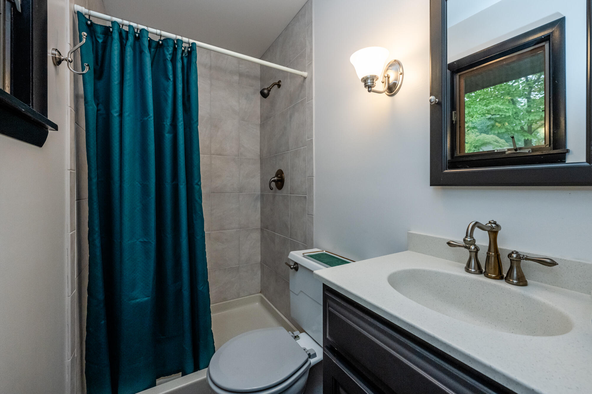 71353 State Line Road Edwardsburg, MI 49112 - Photo 18 of 28 Primary Ensuite