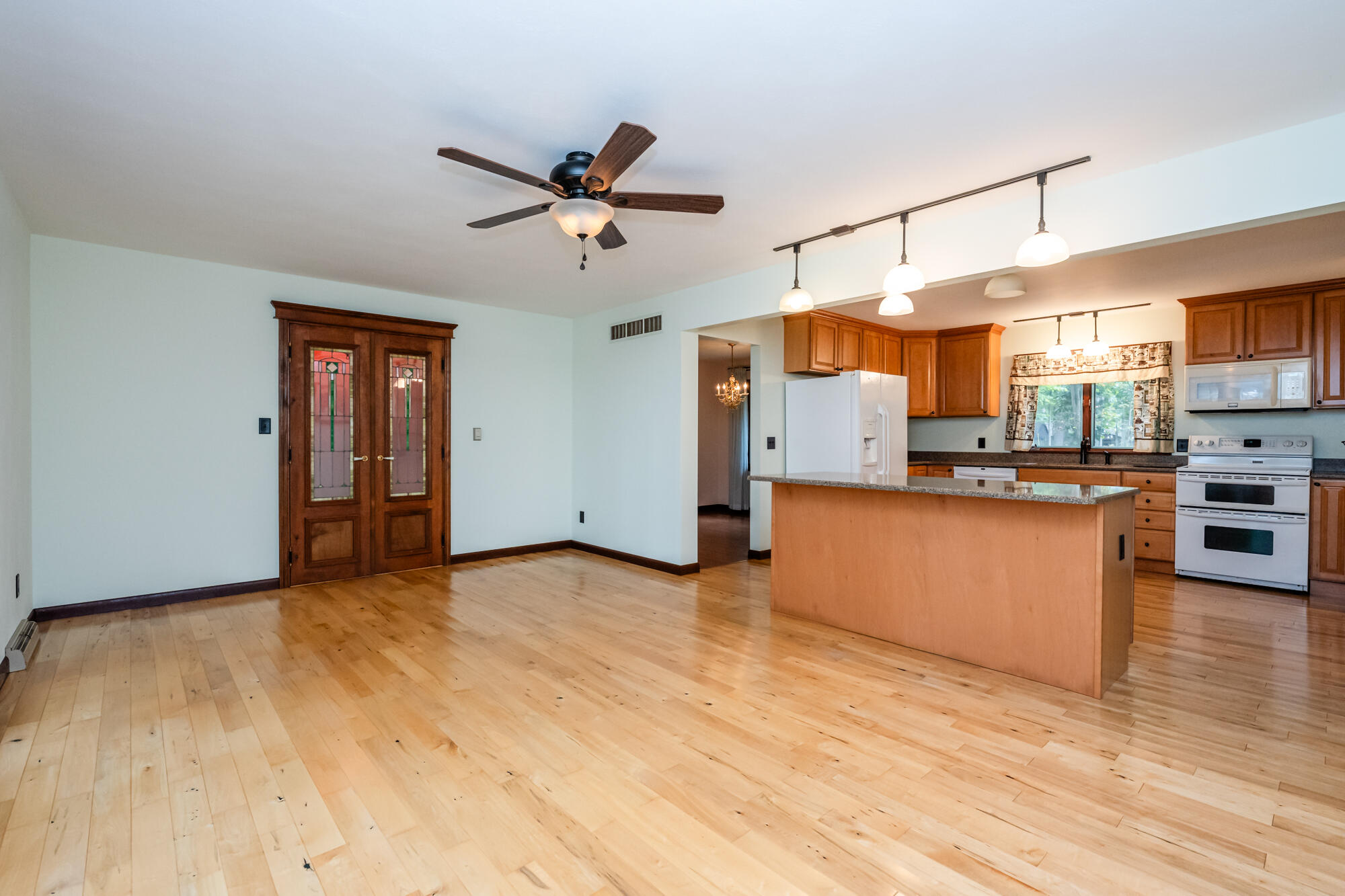 71353 State Line Road Edwardsburg, MI 49112 - Photo 7 of 28 Living Rm open to Kitchen