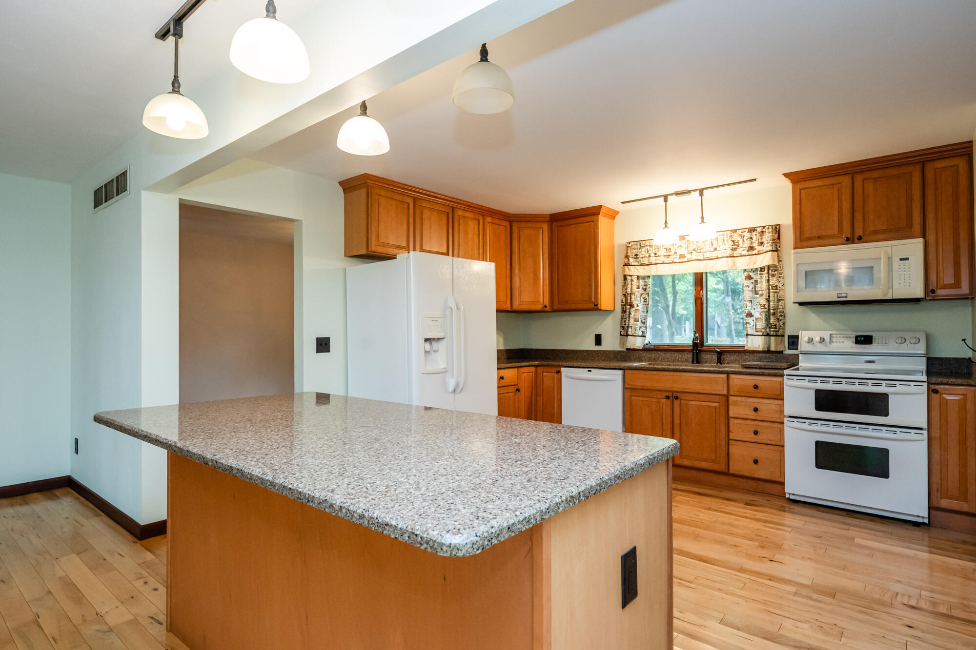 71353 State Line Road Edwardsburg, MI 49112 - Photo 8 of 28 Kitchen Island