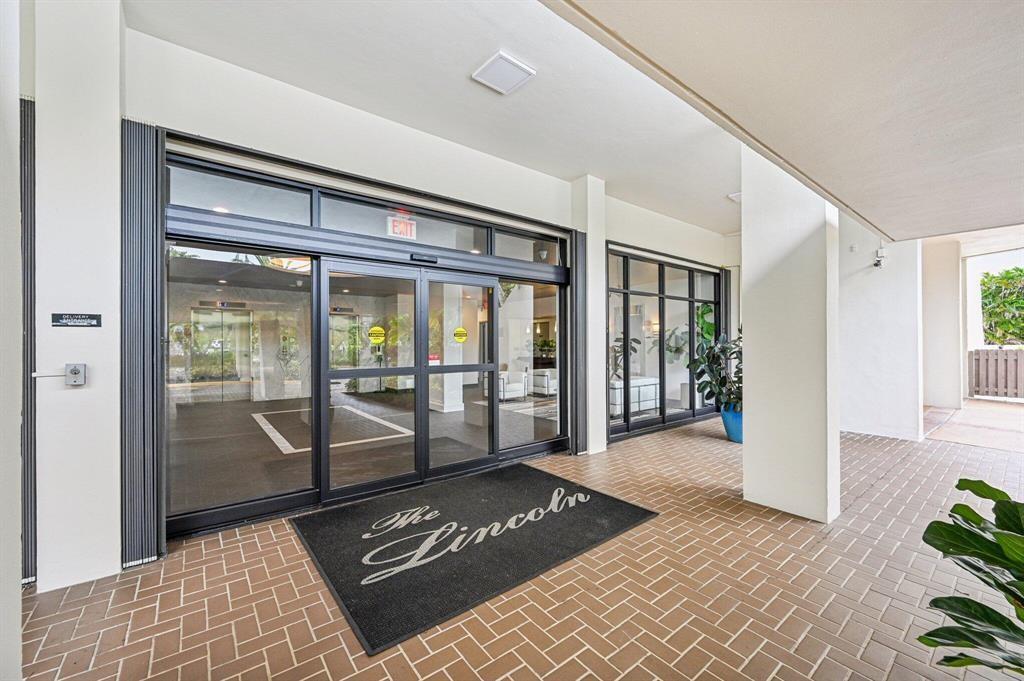 2400 Presidential Way, Unit 502 West Palm Beach, FL 33401 - Photo 26 of 28 a view of an entryway