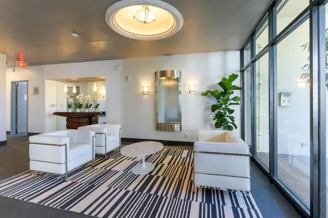 $2,200 | 2400 Presidential Way, Unit 502, West Palm Beach, FL 33401