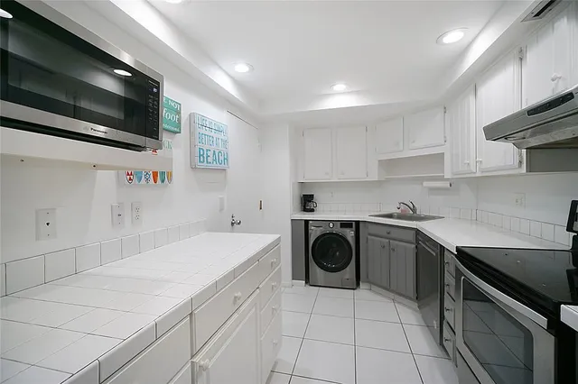 $2,200 | 2400 Presidential Way, Unit 502, West Palm Beach, FL 33401