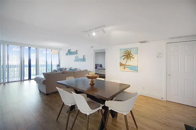 $2,200 | 2400 Presidential Way, Unit 502, West Palm Beach, FL 33401