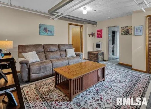 $295,000 | 1012 Edward Street, Henry, IL 61537