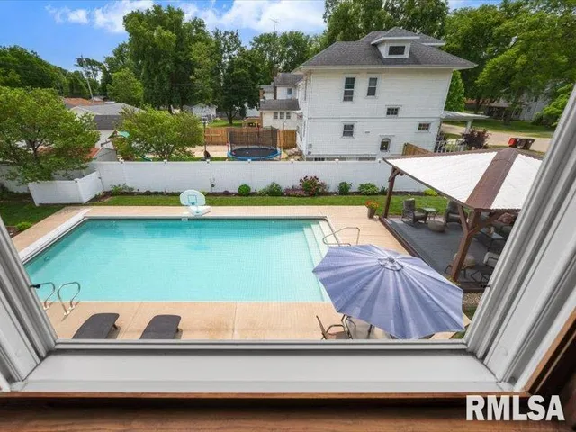 $295,000 | 1012 Edward Street, Henry, IL 61537