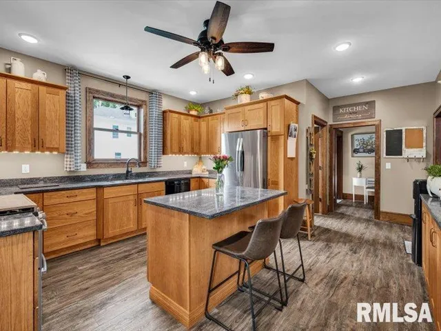 $295,000 | 1012 Edward Street, Henry, IL 61537