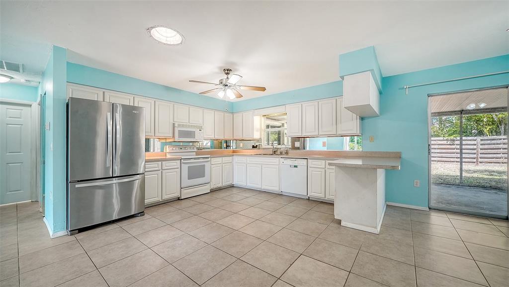 1546 Georgetowne Lane Sarasota, FL 34232 - Photo 13 of 36