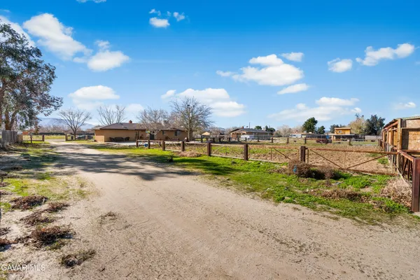 $569,900 | 10837 Avenue R 10 E Littlerock Ca East, Littlerock, CA 93543