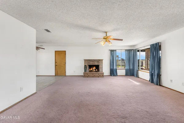 $569,900 | 10837 Avenue R 10 E Littlerock Ca East, Littlerock, CA 93543