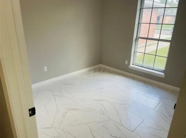 $2,000 | 5030 Valley View Drive, La Porte, TX 77571