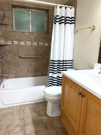 $2,000 | 5030 Valley View Drive, La Porte, TX 77571