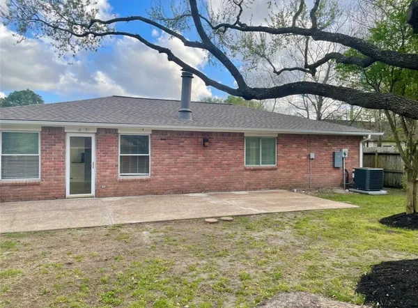 $2,000 | 5030 Valley View Drive, La Porte, TX 77571