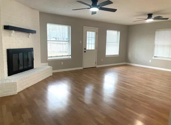 $2,000 | 5030 Valley View Drive, La Porte, TX 77571