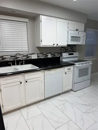 $2,000 | 5030 Valley View Drive, La Porte, TX 77571