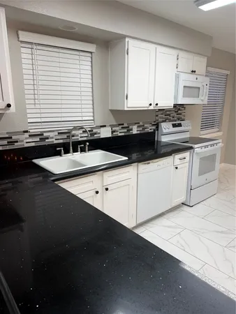 $2,000 | 5030 Valley View Drive, La Porte, TX 77571