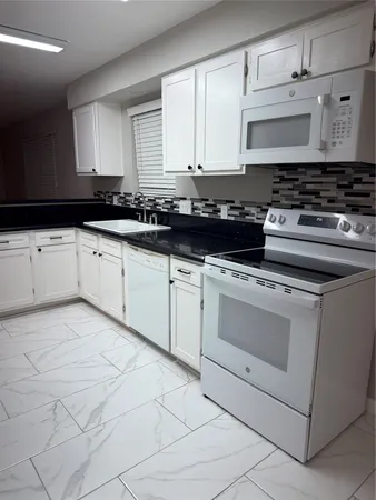 $2,000 | 5030 Valley View Drive, La Porte, TX 77571