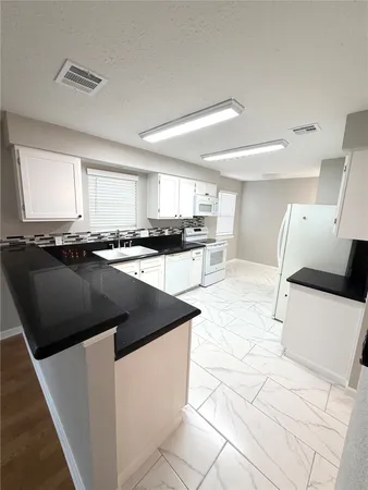 $2,000 | 5030 Valley View Drive, La Porte, TX 77571