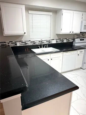 $2,000 | 5030 Valley View Drive, La Porte, TX 77571