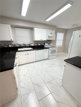 $2,000 | 5030 Valley View Drive, La Porte, TX 77571