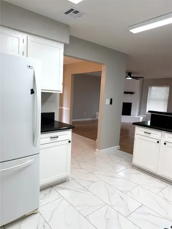 $2,000 | 5030 Valley View Drive, La Porte, TX 77571