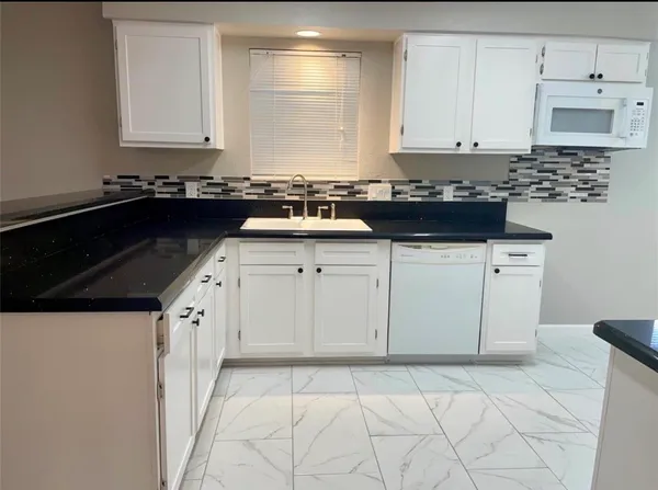 $2,000 | 5030 Valley View Drive, La Porte, TX 77571