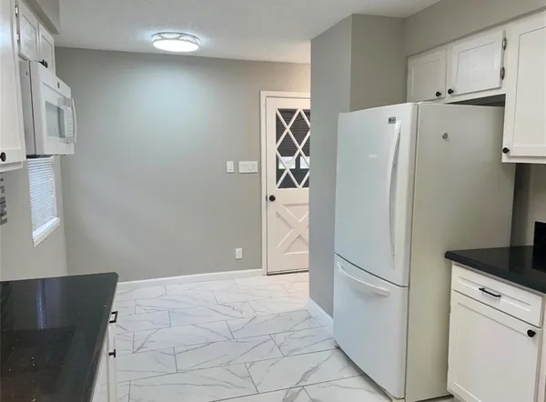 $2,000 | 5030 Valley View Drive, La Porte, TX 77571