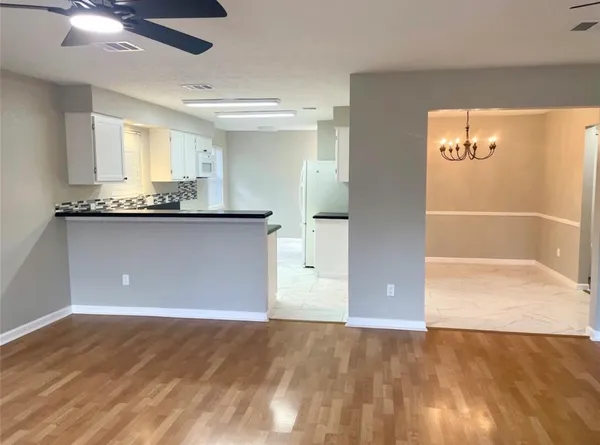 $2,000 | 5030 Valley View Drive, La Porte, TX 77571