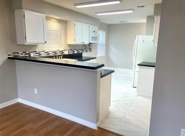 $2,000 | 5030 Valley View Drive, La Porte, TX 77571