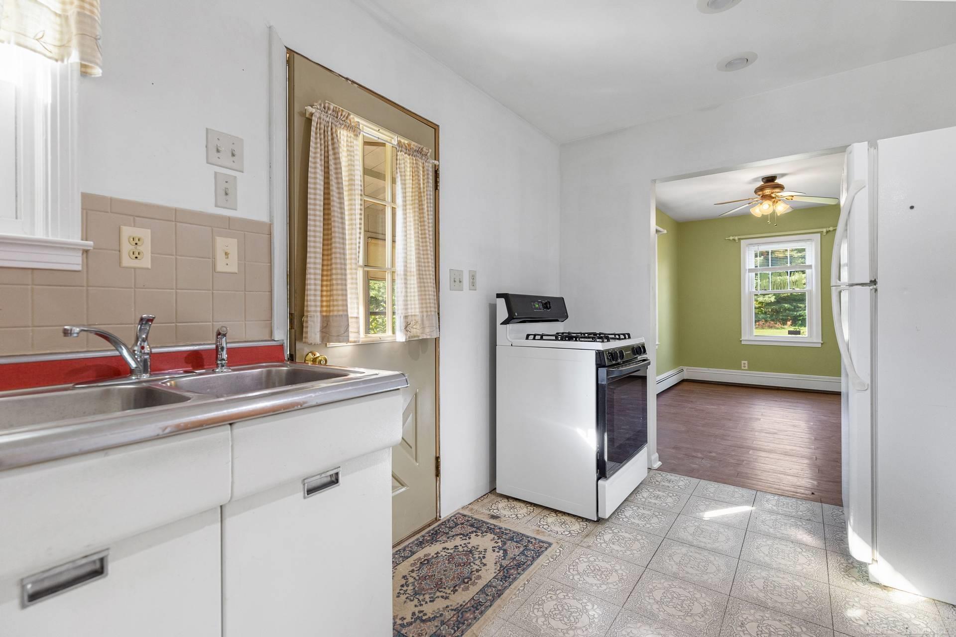 10015 Springborn Road Casco, MI 48064 - Photo 13 of 35 50123692-12.JPG