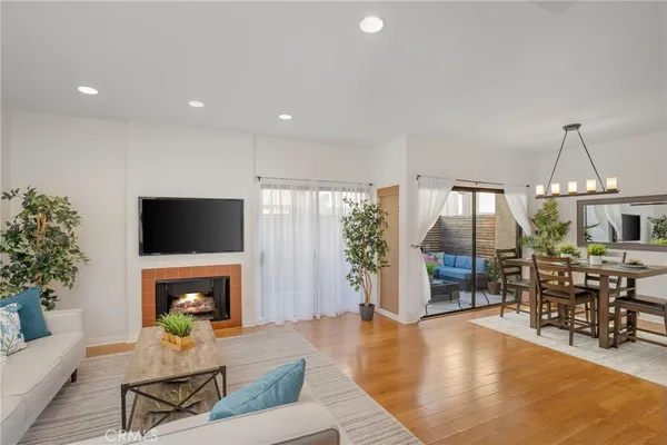 $898,000 | 1655 Greenfield Avenue, Unit 14, Los Angeles, CA 90025