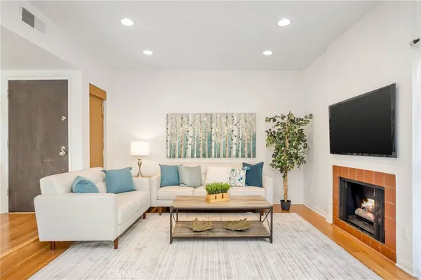 $898,000 | 1655 Greenfield Avenue, Unit 14, Los Angeles, CA 90025