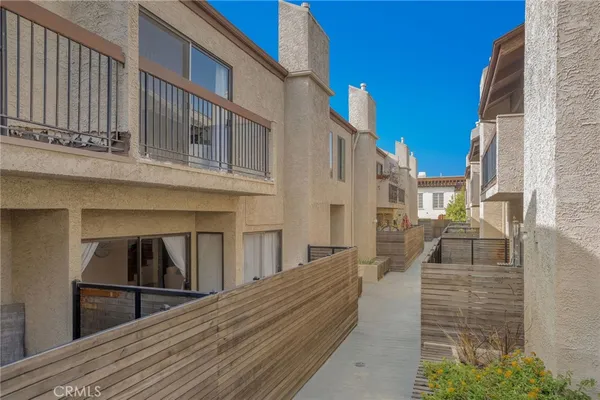 $898,000 | 1655 Greenfield Avenue, Unit 14, Los Angeles, CA 90025