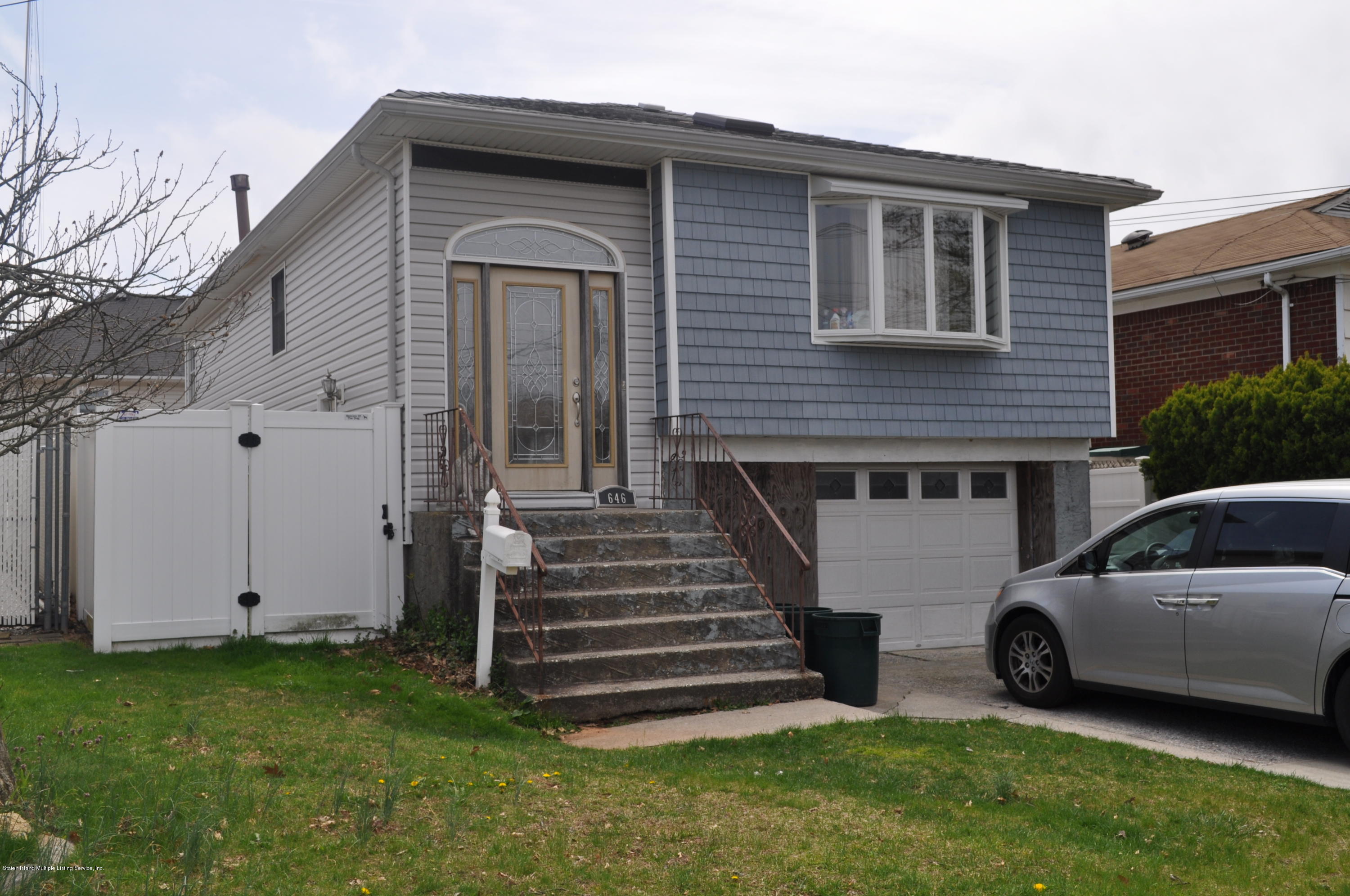 646 Rathbun Avenue Staten Island, NY 10312 - Photo 1 of 9 011