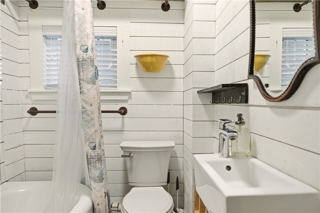 5 Elliot Place Newport, RI 02840 - Photo 6 of 37