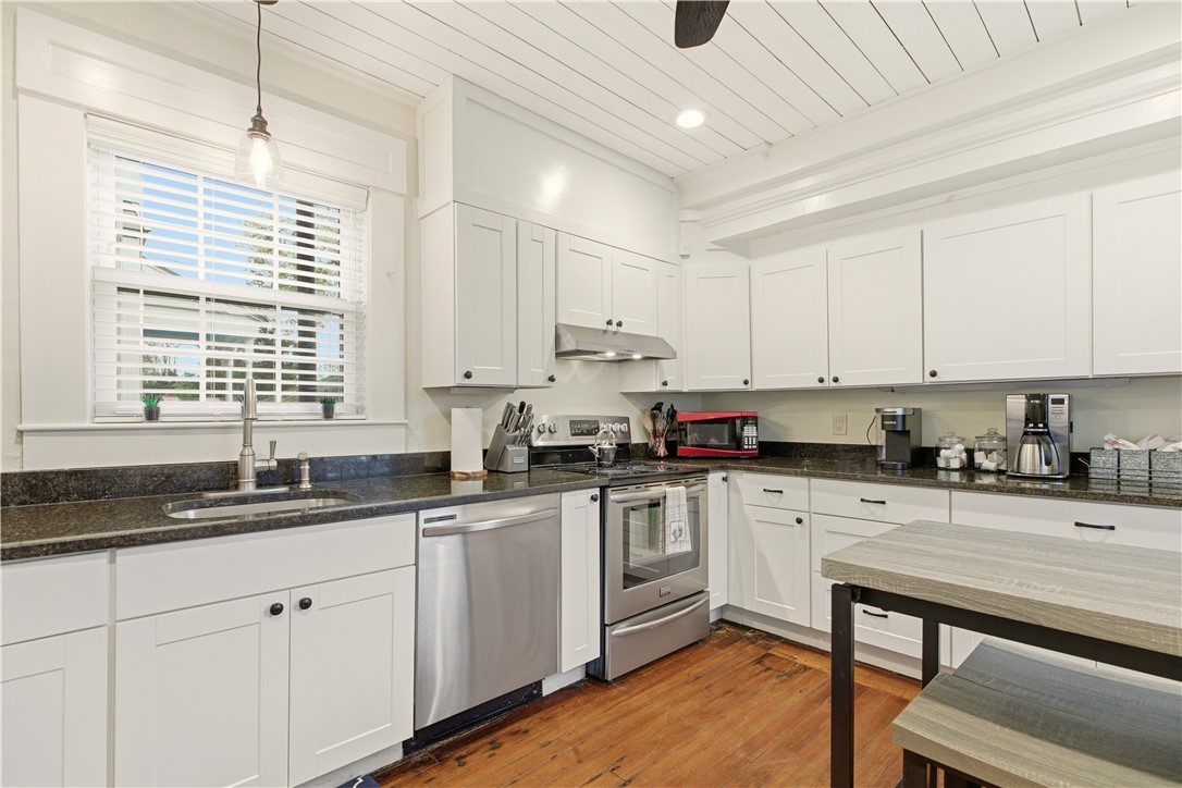 5 Elliot Place Newport, RI 02840 - Photo 7 of 37