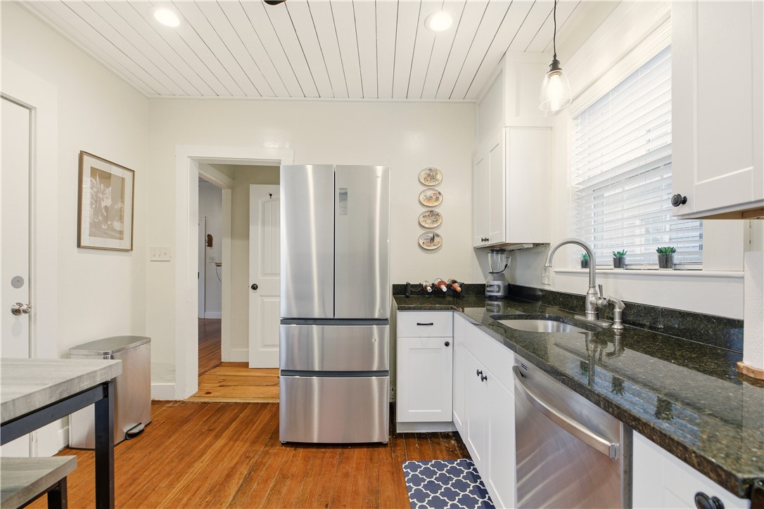 5 Elliot Place Newport, RI 02840 - Photo 8 of 37