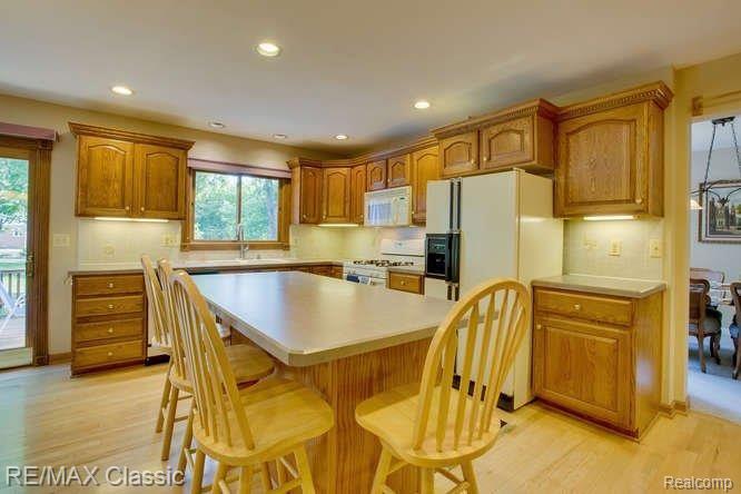 7681 Chichester Road Canton, MI 48187 - Photo 13 of 21 KITCHEN 2