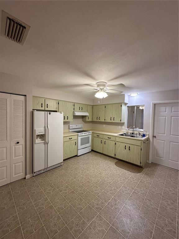 3125 Villa Road Sebring, FL 33870 - Photo 5 of 13 a kitchen with a cabinets and counter space
