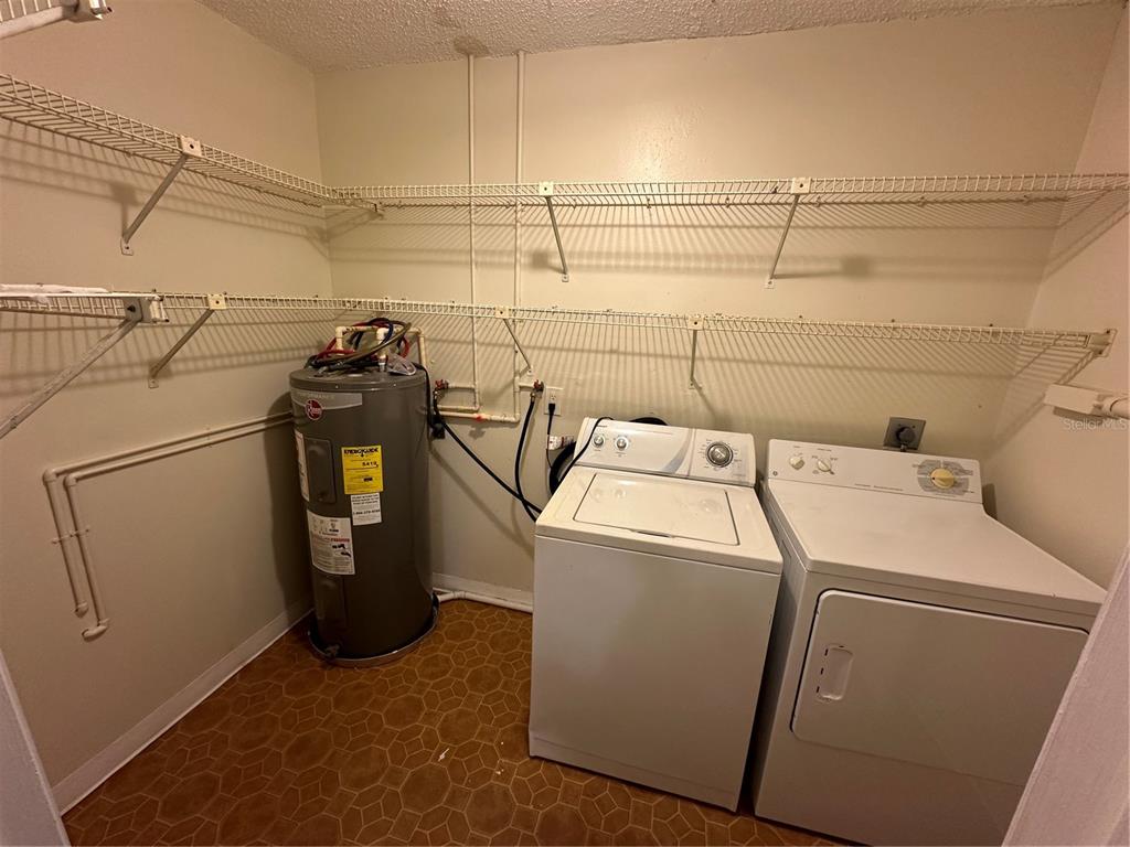 3125 Villa Road Sebring, FL 33870 - Photo 10 of 13 a utility room with dryer and washer